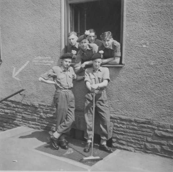 Images/Tony, Brain and the lads doing a bit of work.jpg